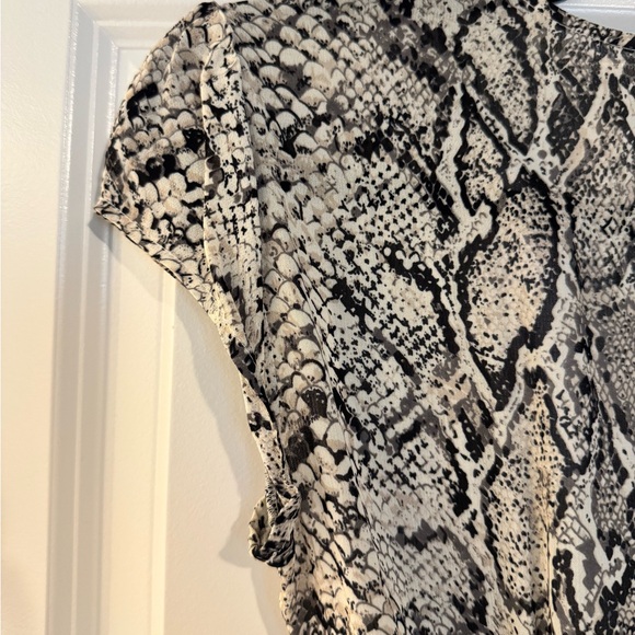 Elegant Snake Print Wrap Dress - Picture 6 of 8